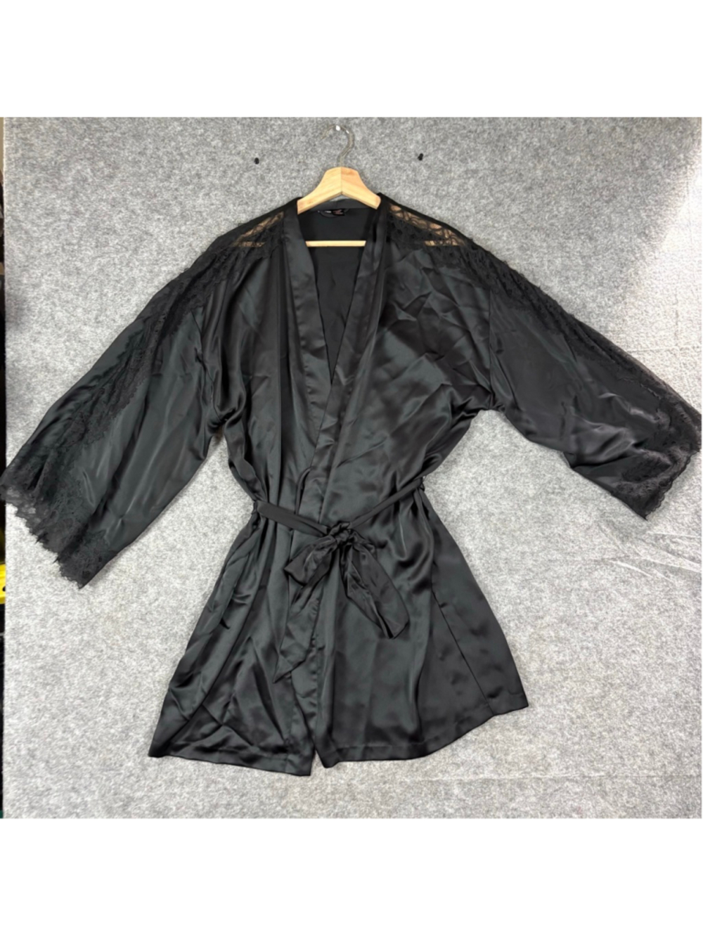 Victoria’s Secret M/L Black Satin Lace Trim Robe Kimono Tie Waist - Picture 3 of 6